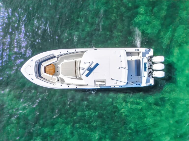 2018-boston-whaler-380-outrage-power-9743410-976027645-0-010420251056-4