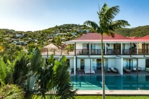 650034cb85ac6dfe54f230af Tropical Hotel 25 min